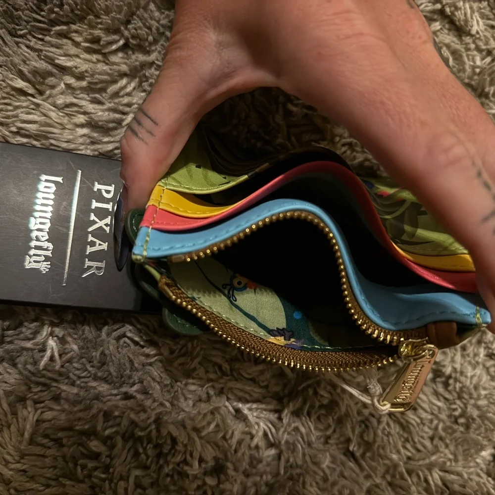 Loungefly Pixar Bird Card Holder - Green and Orange RARE - Picture 4 of 5